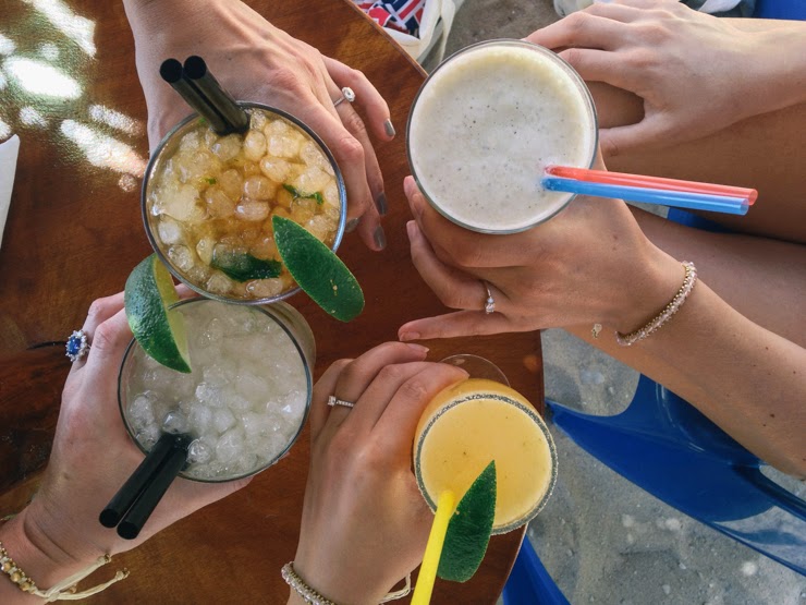 cocktails at rémy's beach bar