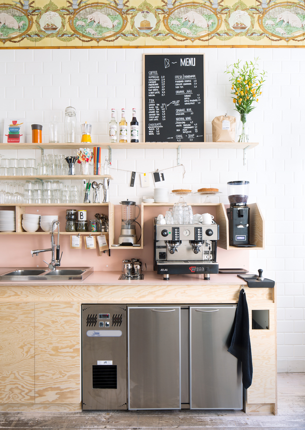 Design hot spot Buchbar in Antwerp photographed by Frederik Vercruysse