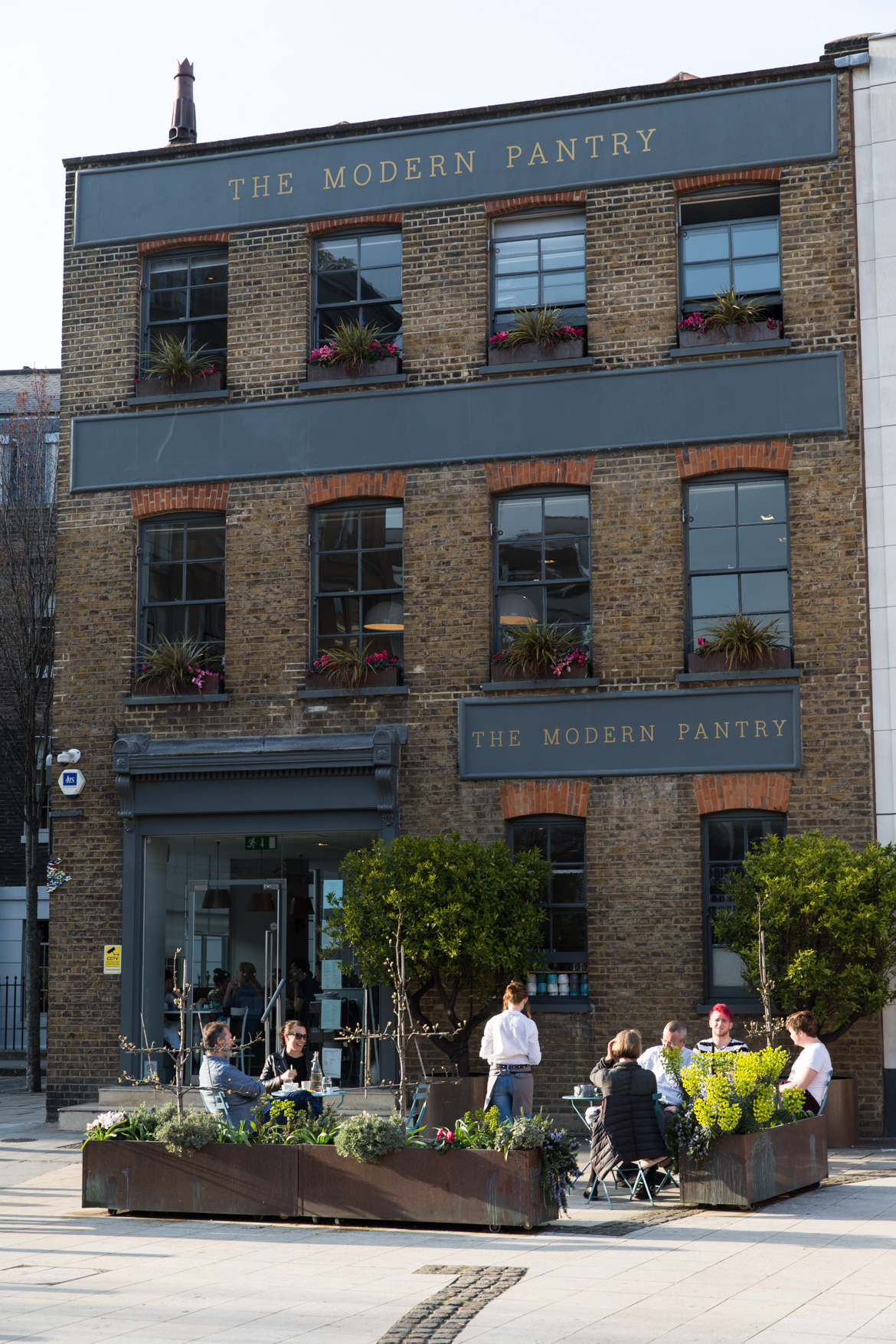 London from tea time to happy hour