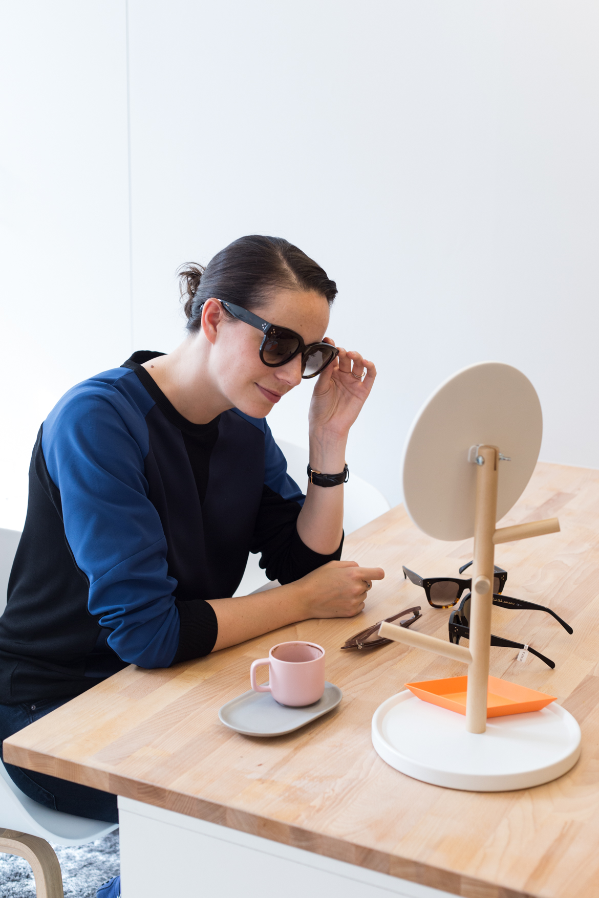 Choosing new sunglasses at De Wolf Opticiens